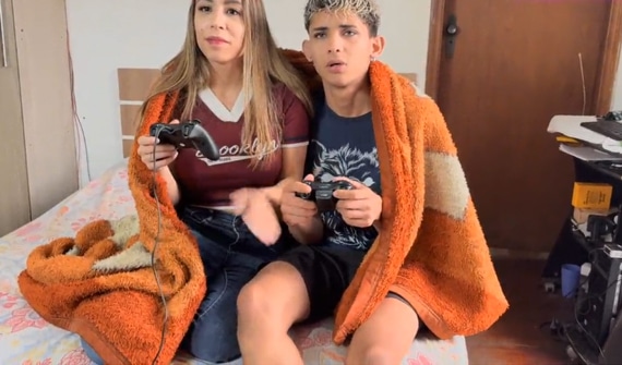 Perder en el videojuego y ganar una mamada